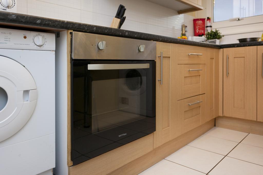 Victoria Centre Apartments In The Victoria Centre Shopping Centre - Nottingham City Centre - 24 Hour Access - Most Central Location, Kitchen - Sunday Check-Out 1Pm - Opposite Hilton By Restaurants & Shops - Outdoor Parking Cars Or Vans Five Pounds A Buitenkant foto